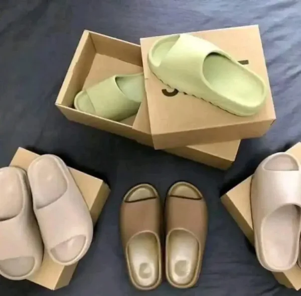 Yeezy Slides Pallet